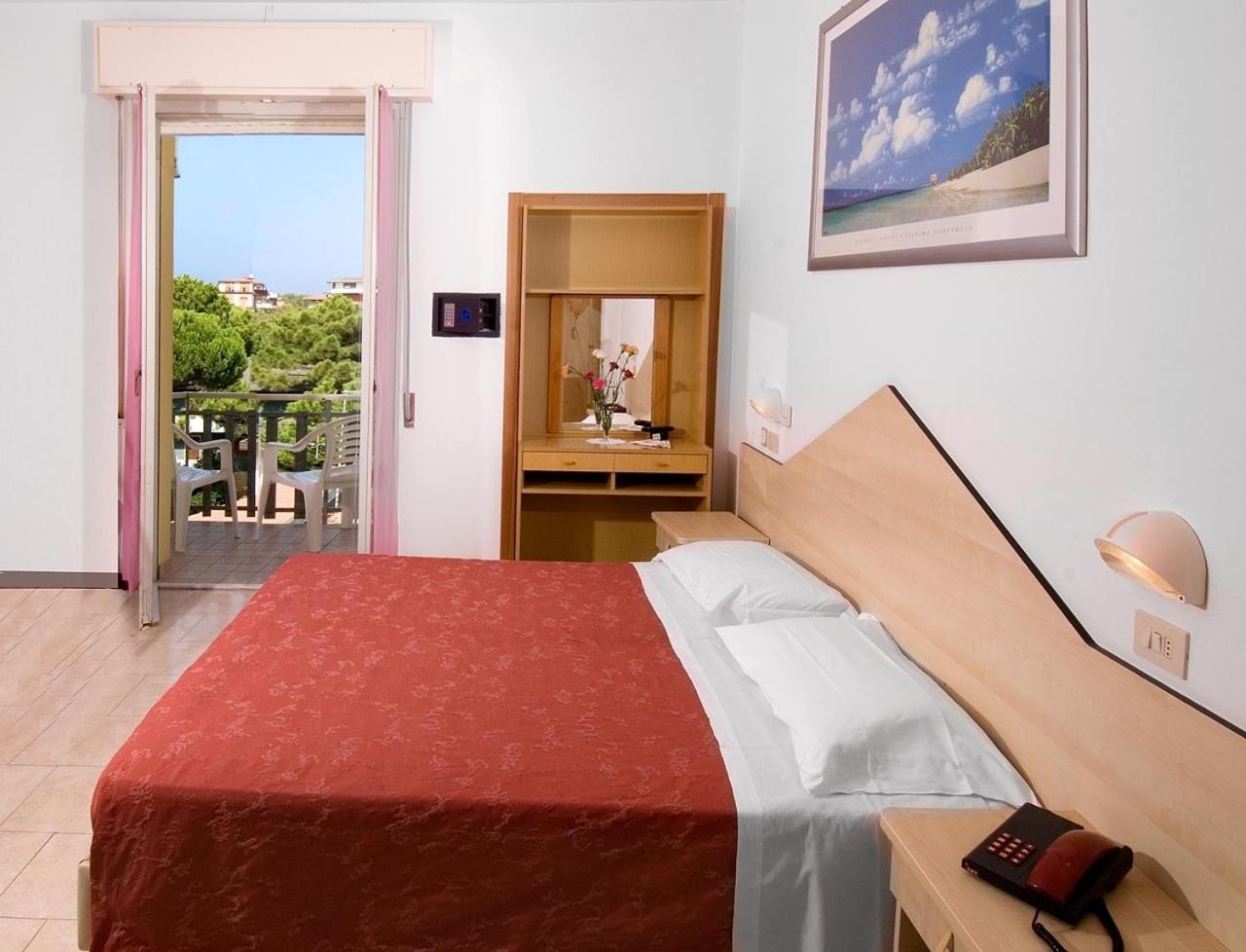 Hotel Levante Червия Екстериор снимка