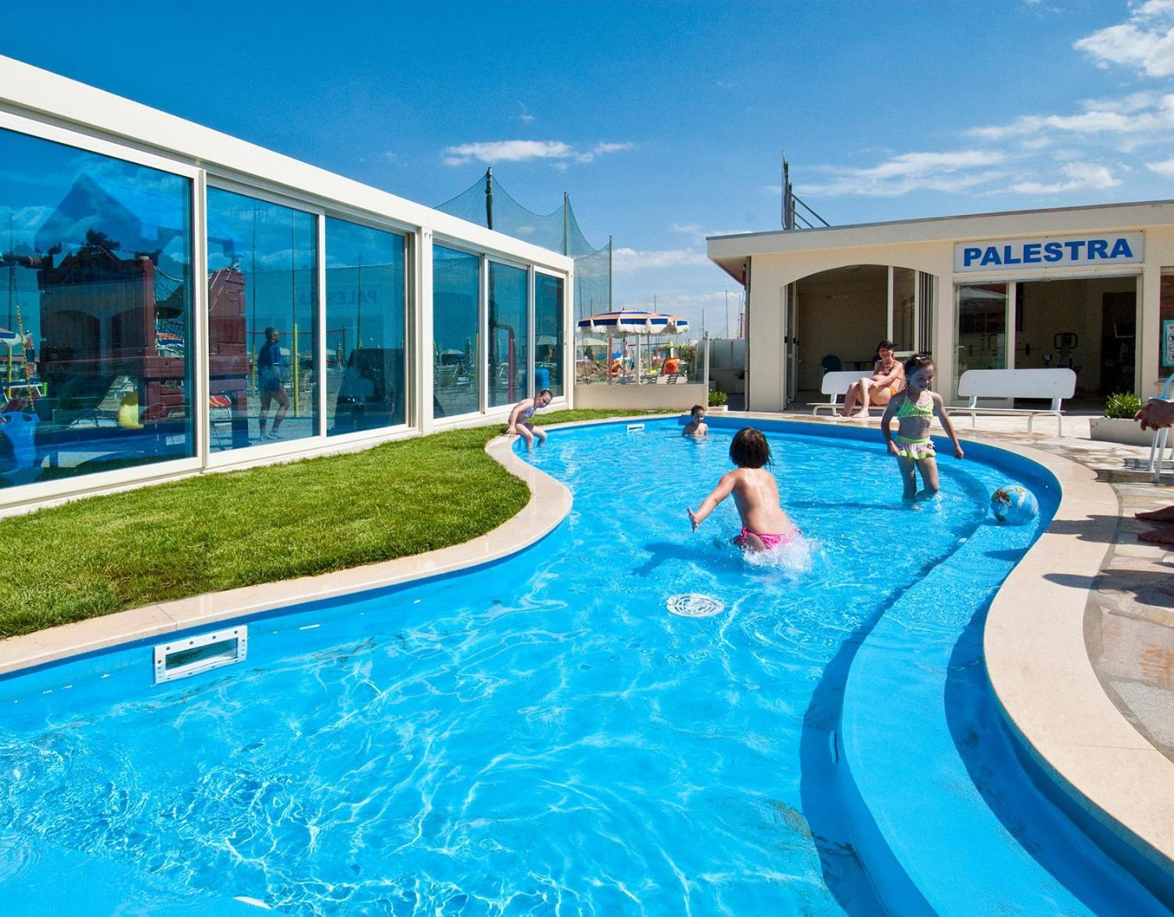 Hotel Levante Червия Екстериор снимка